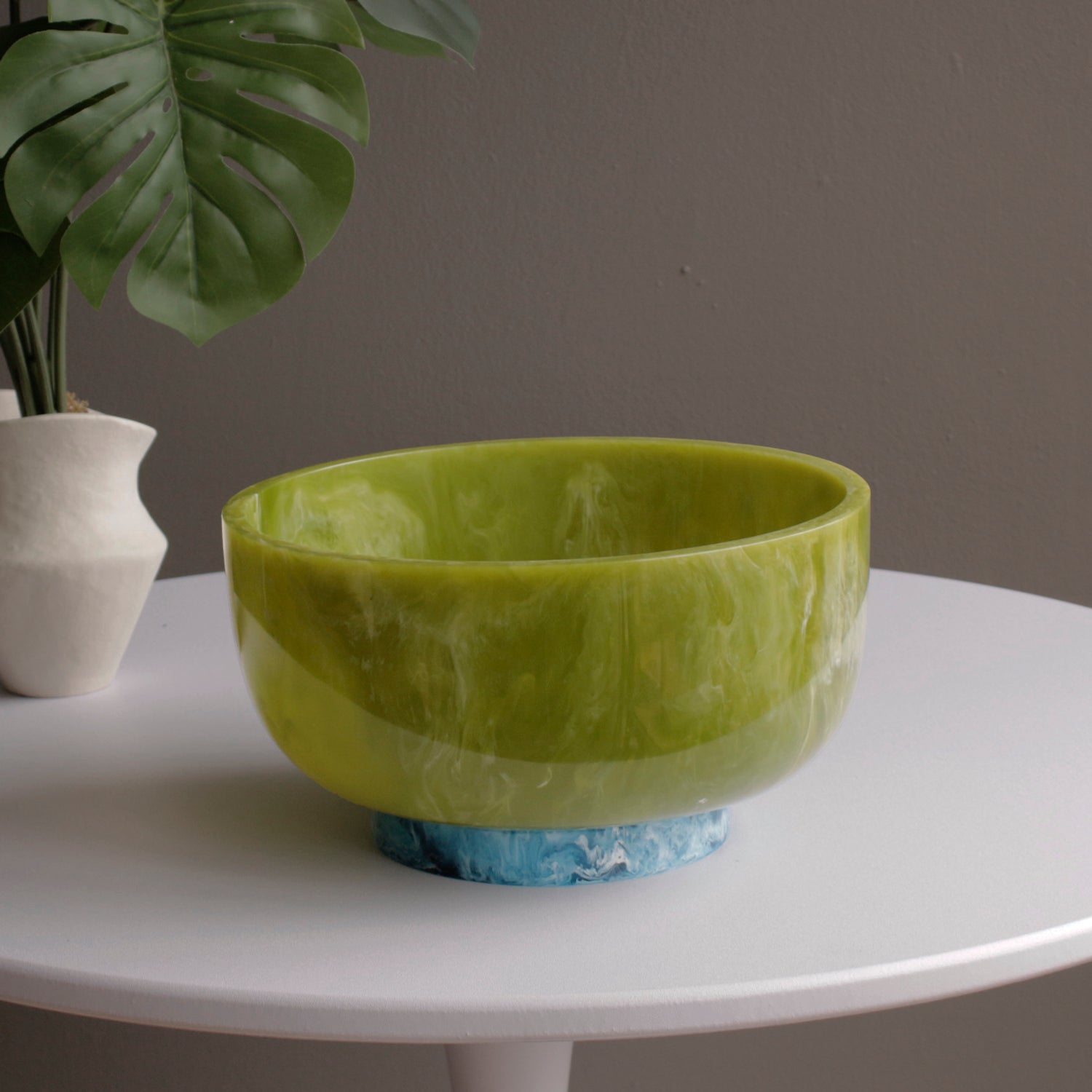 Resin Rio Large Bowls with Base (Green and Blue)
