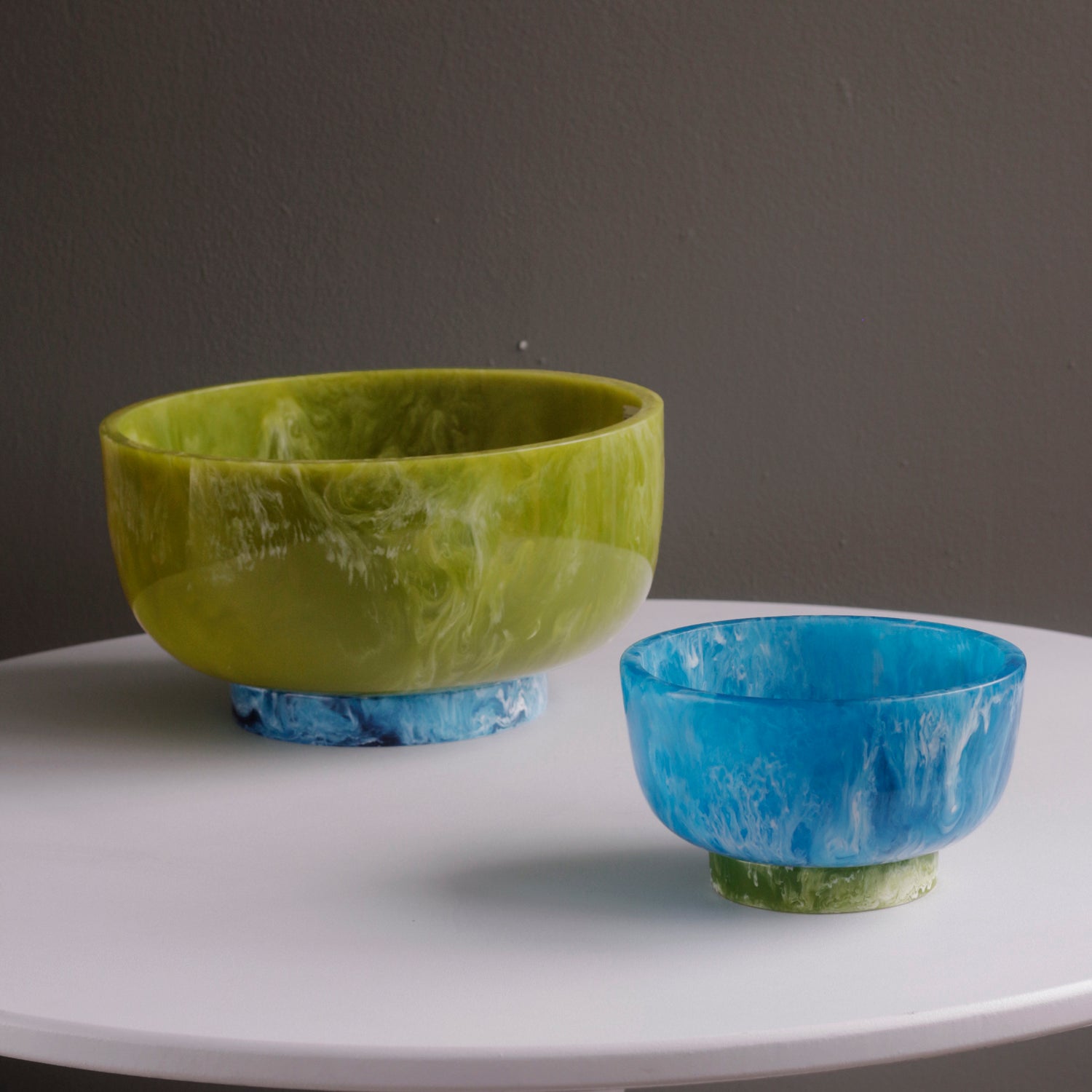 Resin Rio Large Bowls with Base (Green and Blue)
