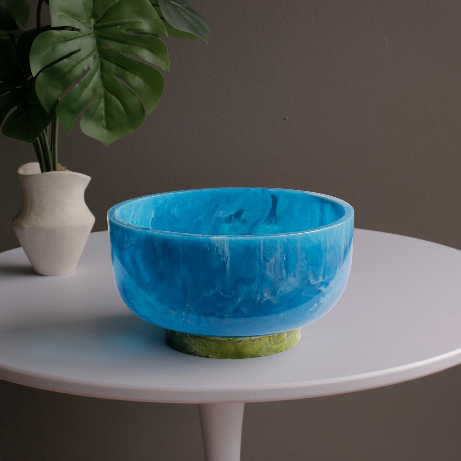 Resin Rio Large Bowls with Base (Blue and Green)