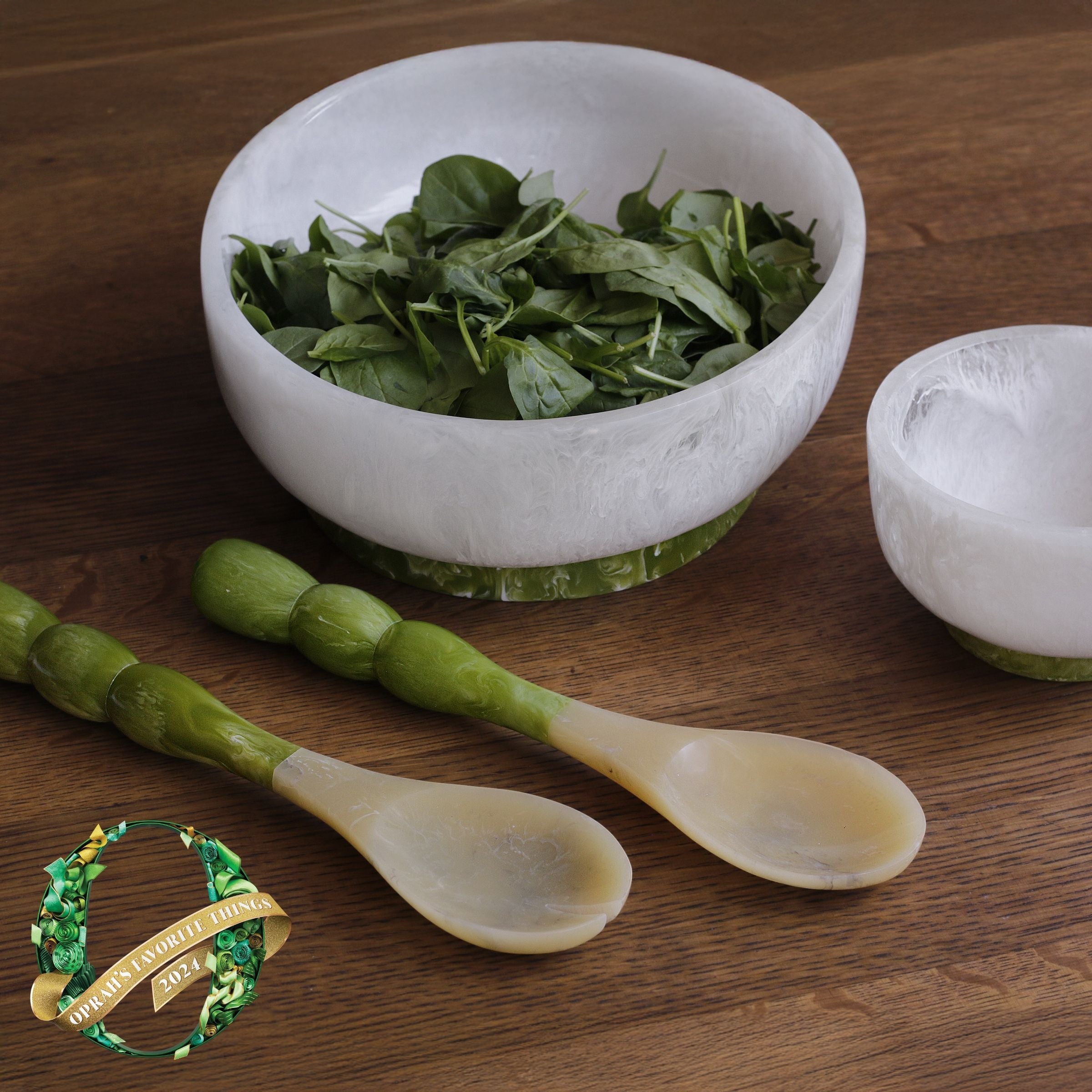 Resin Rio Small Bowls with Base (White and Green)