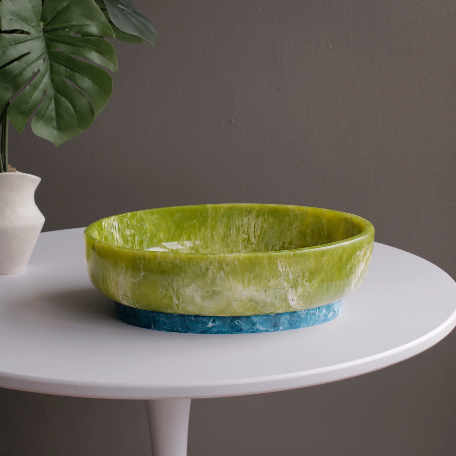 Resin Rio Large Oval Bowls with Base (Green and Blue)