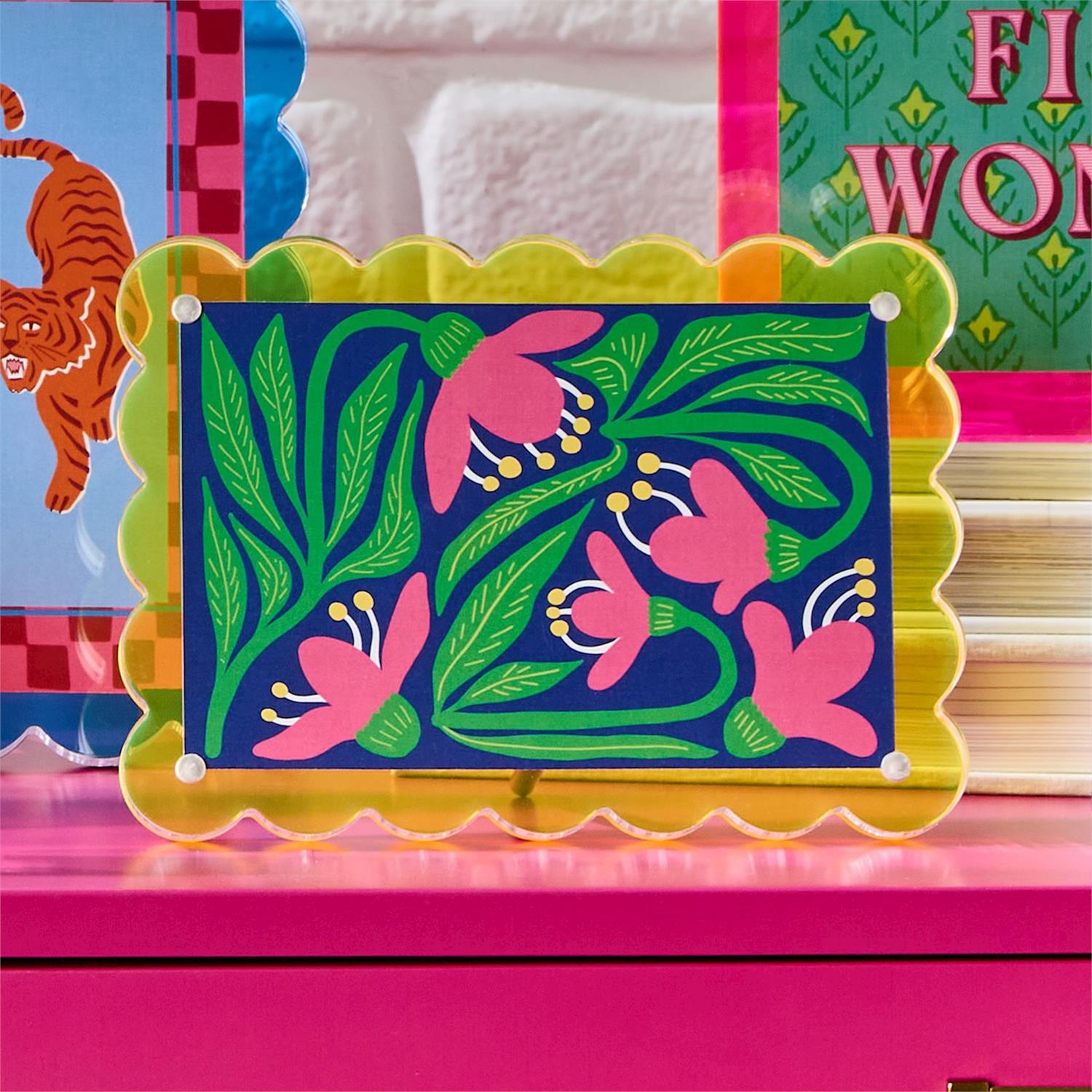 Color Pop Scalloped Edge Acrylic Frame