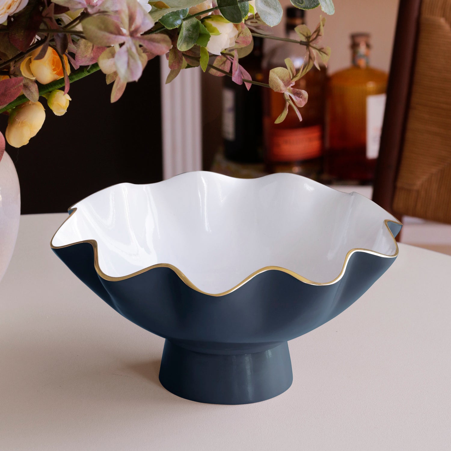 ENCANTO Carola Small Pedestal (Midnight and White)