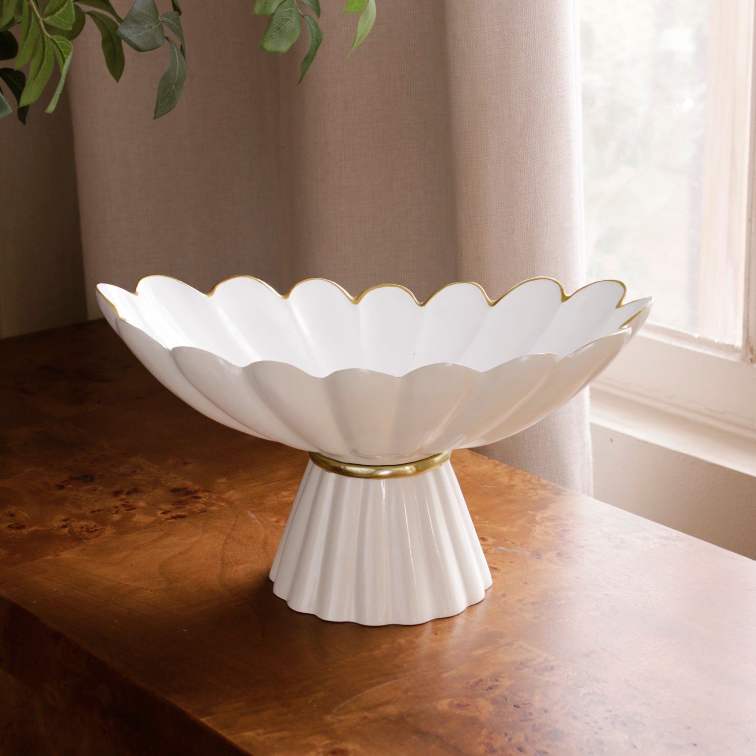 ENCANTO Vintage Hermes Pedestal (Cream and White)