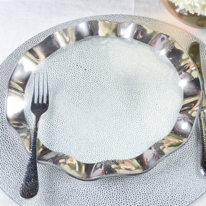 RUFFLE DINNER PLATE - PLATINUM