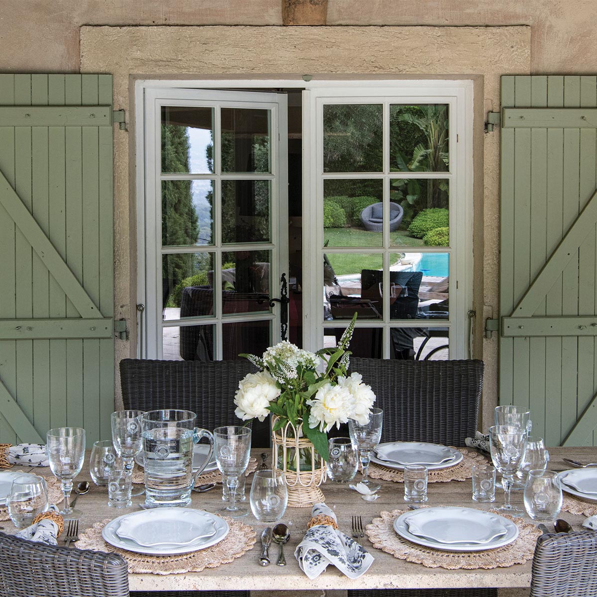 Berry & Thread Whitewash Dinner Plate