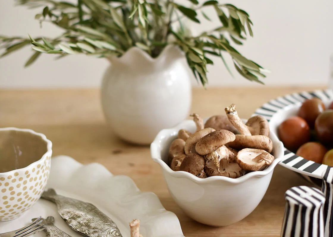 SIGNATURE WHITE RUFFLE VASE