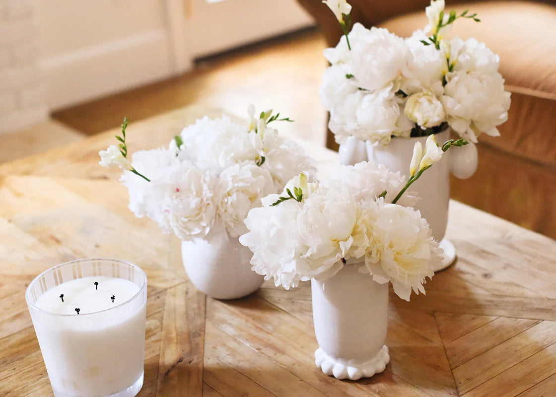 SIGNATURE WHITE RUFFLE VASE