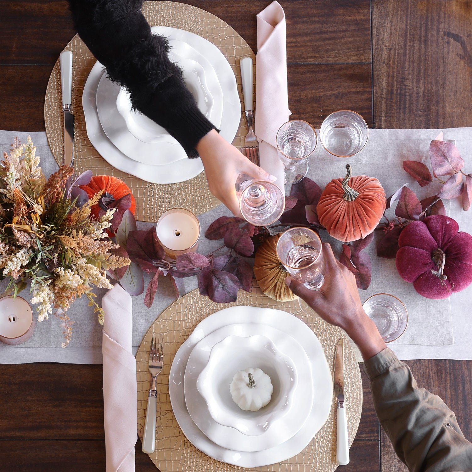 VIDA Croc Reversible 16" Round Placemats Set of 4 (Silver and Gold)