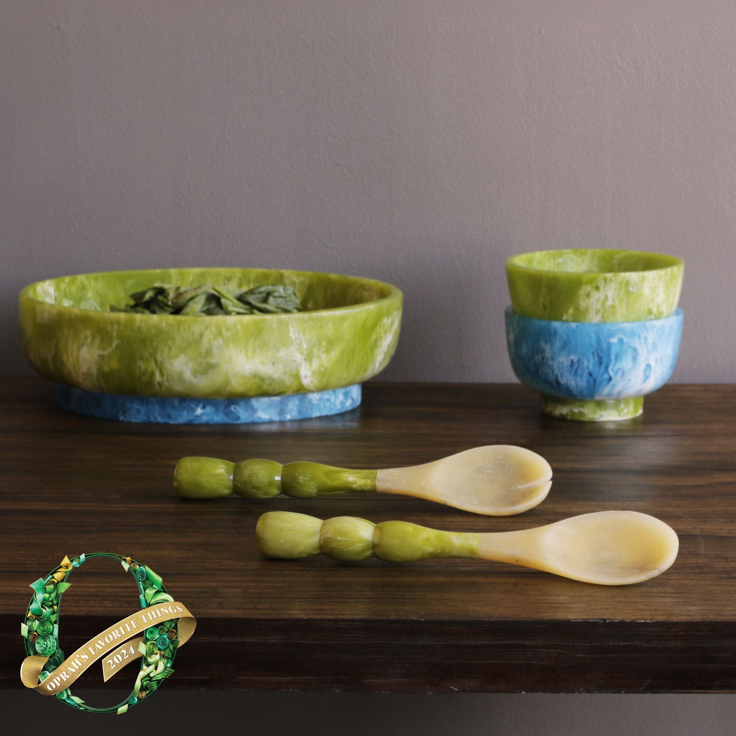 Resin Rio Large Oval Bowls with Base (Green and Blue)