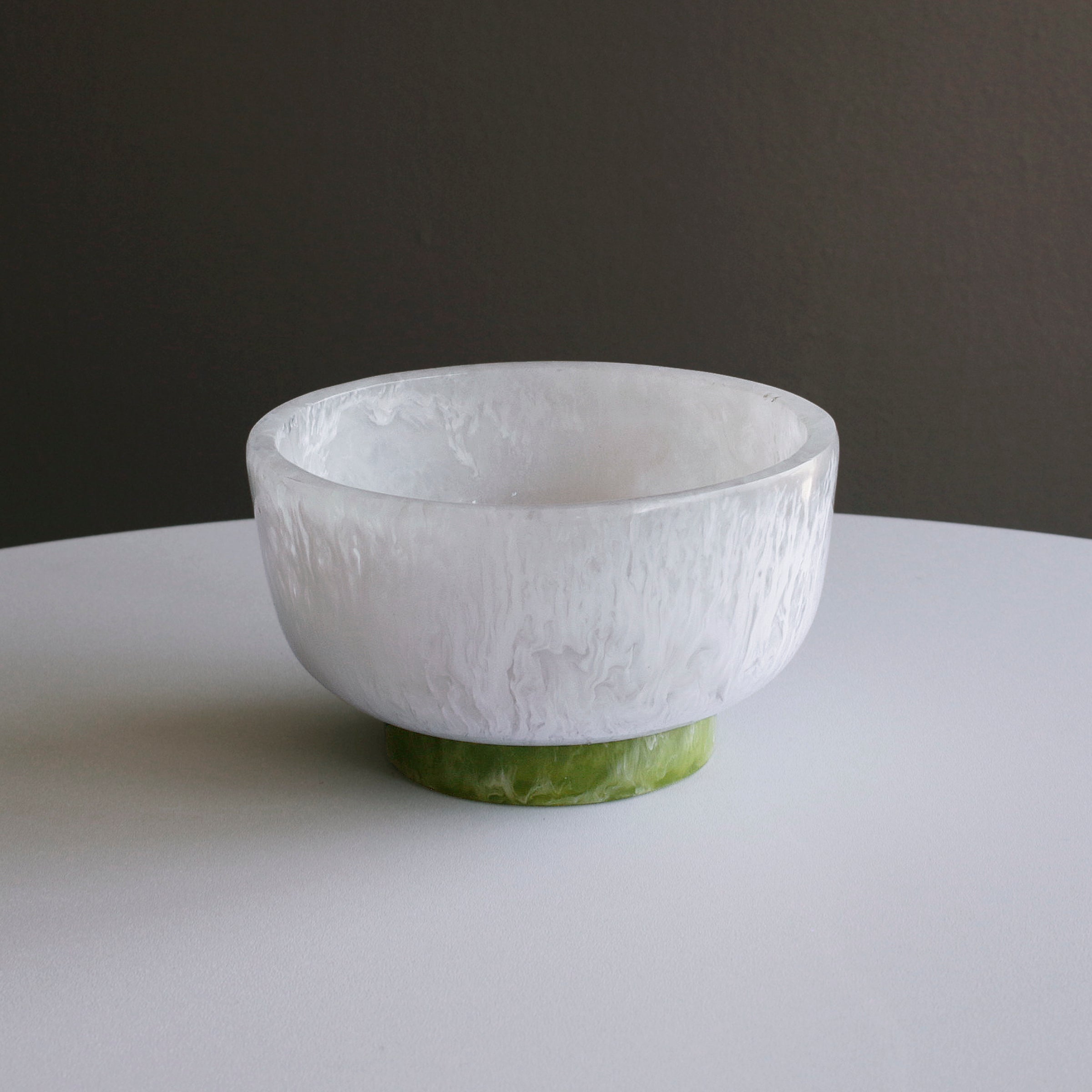 Resin Rio Small Bowls with Base (White and Green)