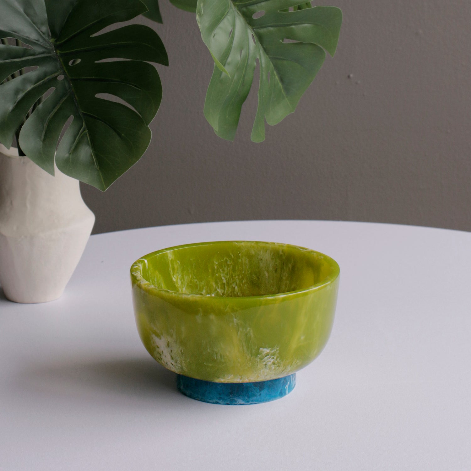 Resin Rio Small Bowls with Base (Green and Blue)