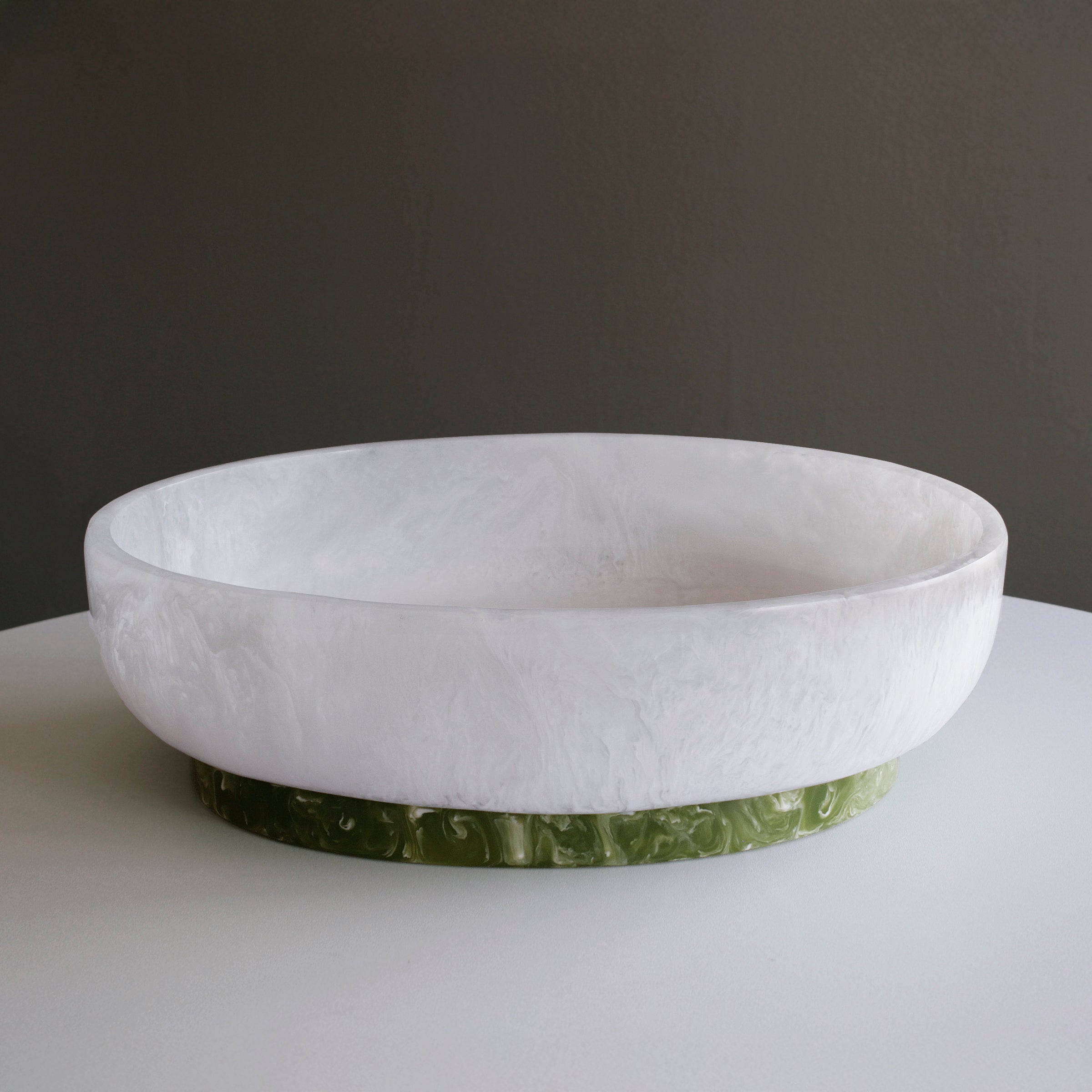 Resin Rio Large Oval Bowls with Base (White and Green)