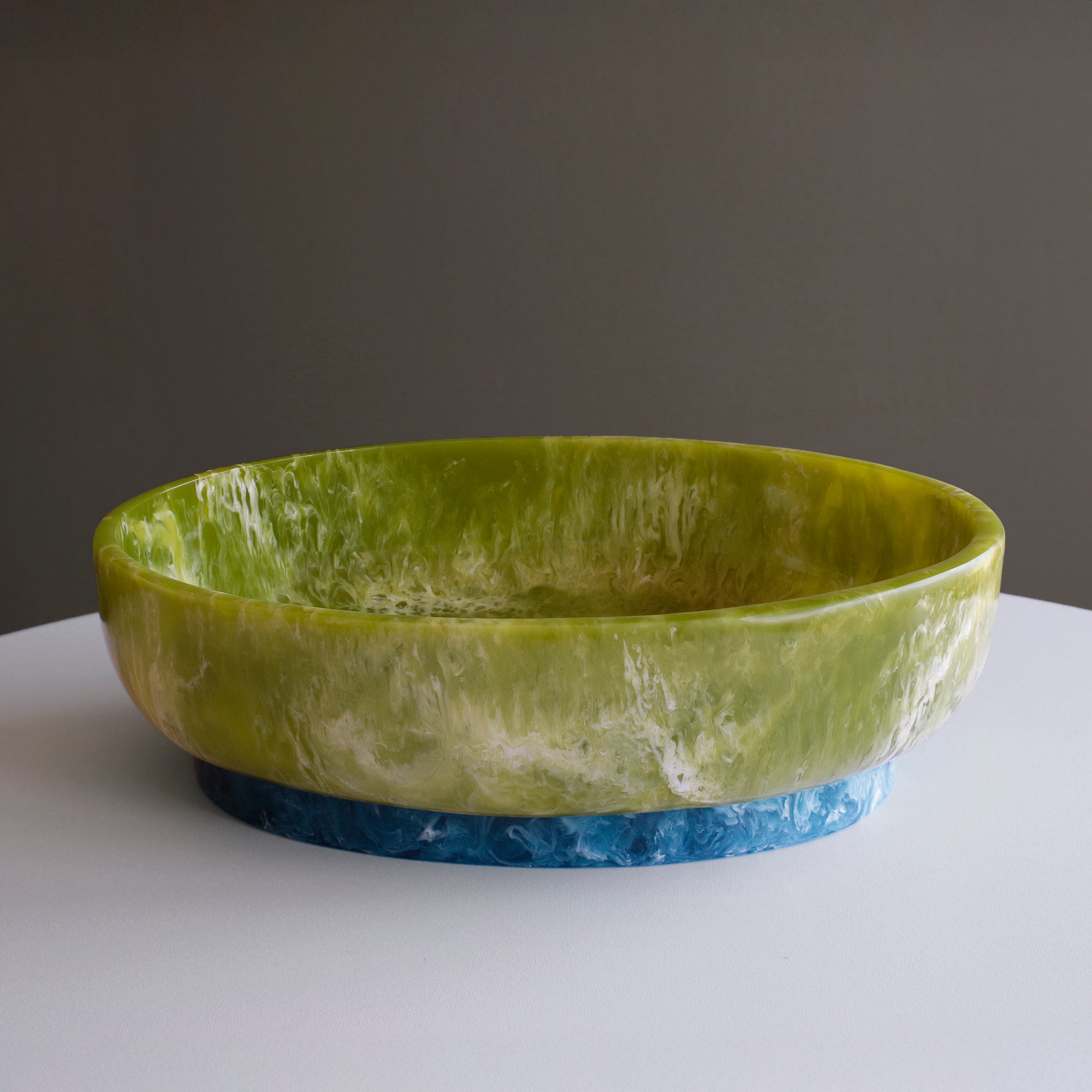 Resin Rio Large Oval Bowls with Base (Green and Blue)
