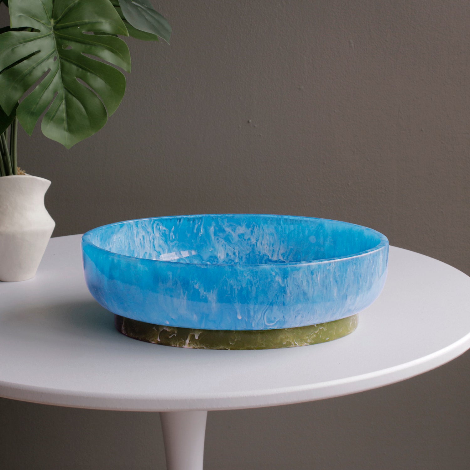 Resin Rio Large Oval Bowls with Base (Blue and Green)