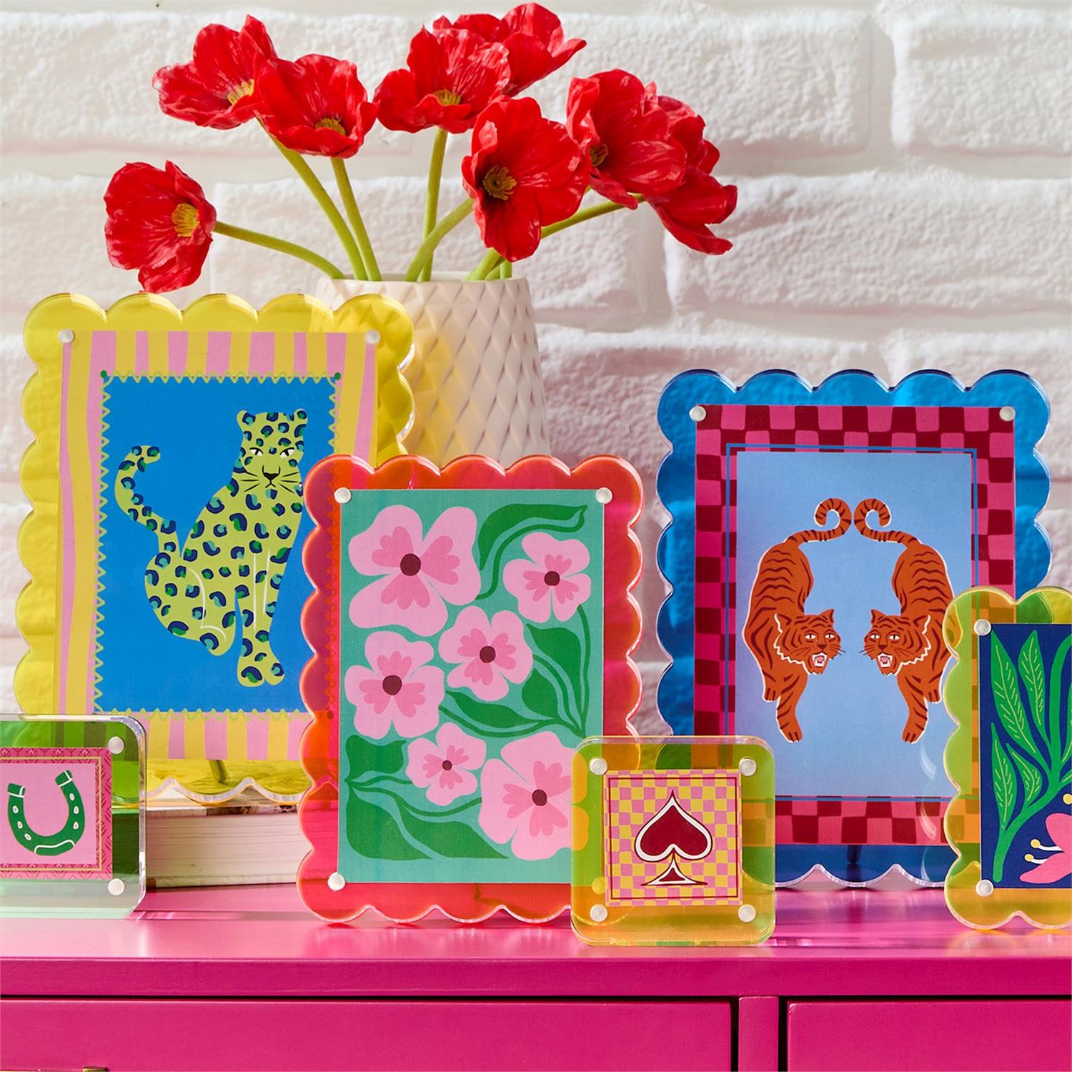 Color Pop Scalloped Edge Acrylic Frame