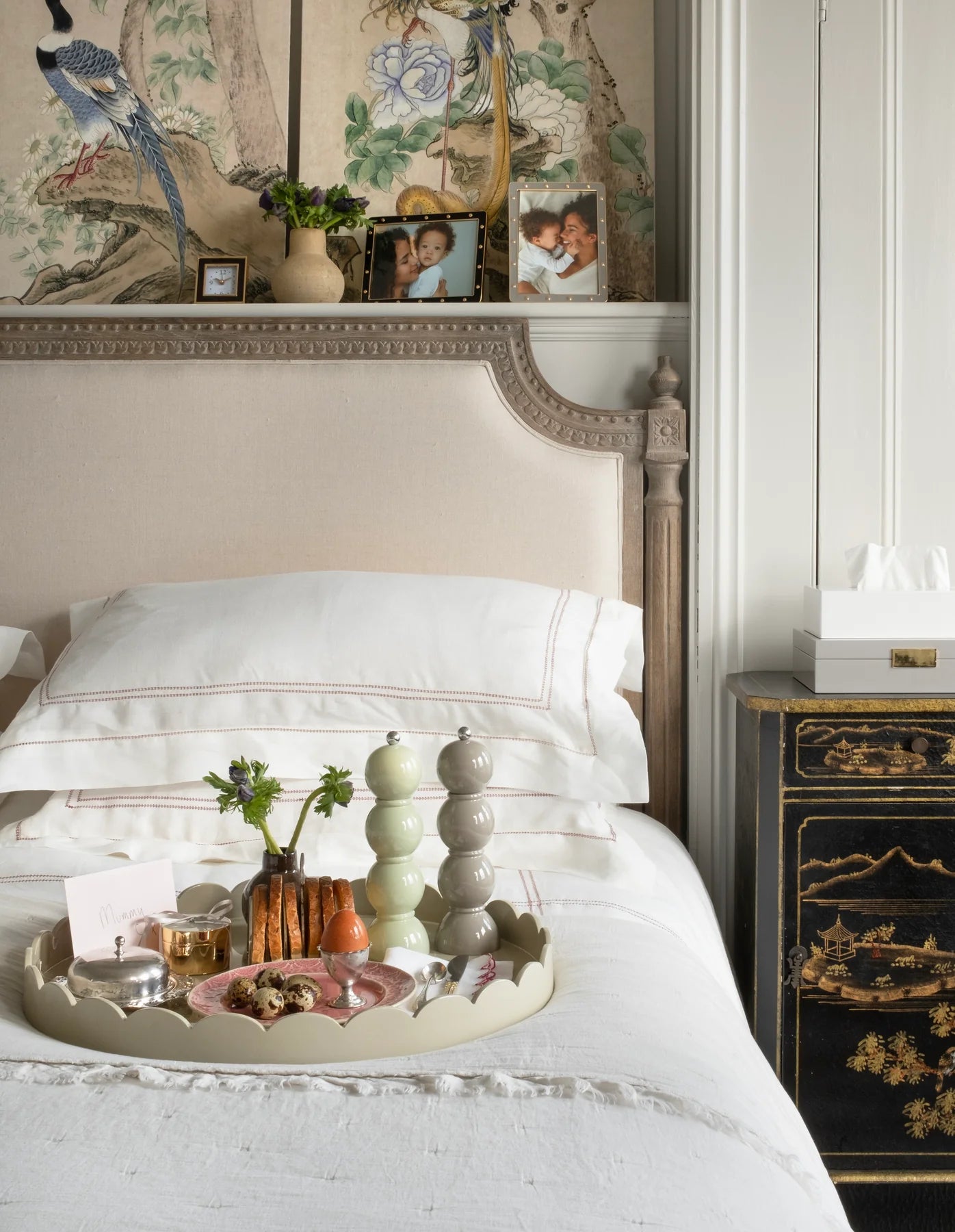 Cappuccino Round Large Lacquered Scallop Tray