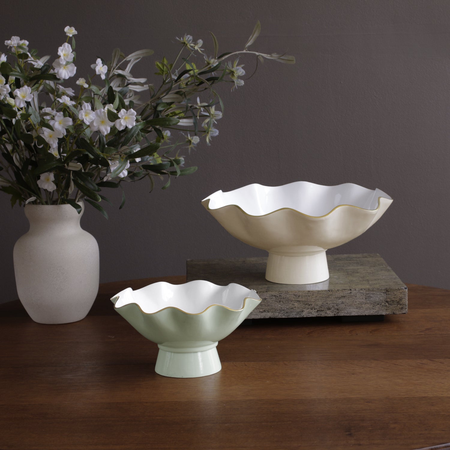 ENCANTO Carola Small Pedestal (Pistachio and White)