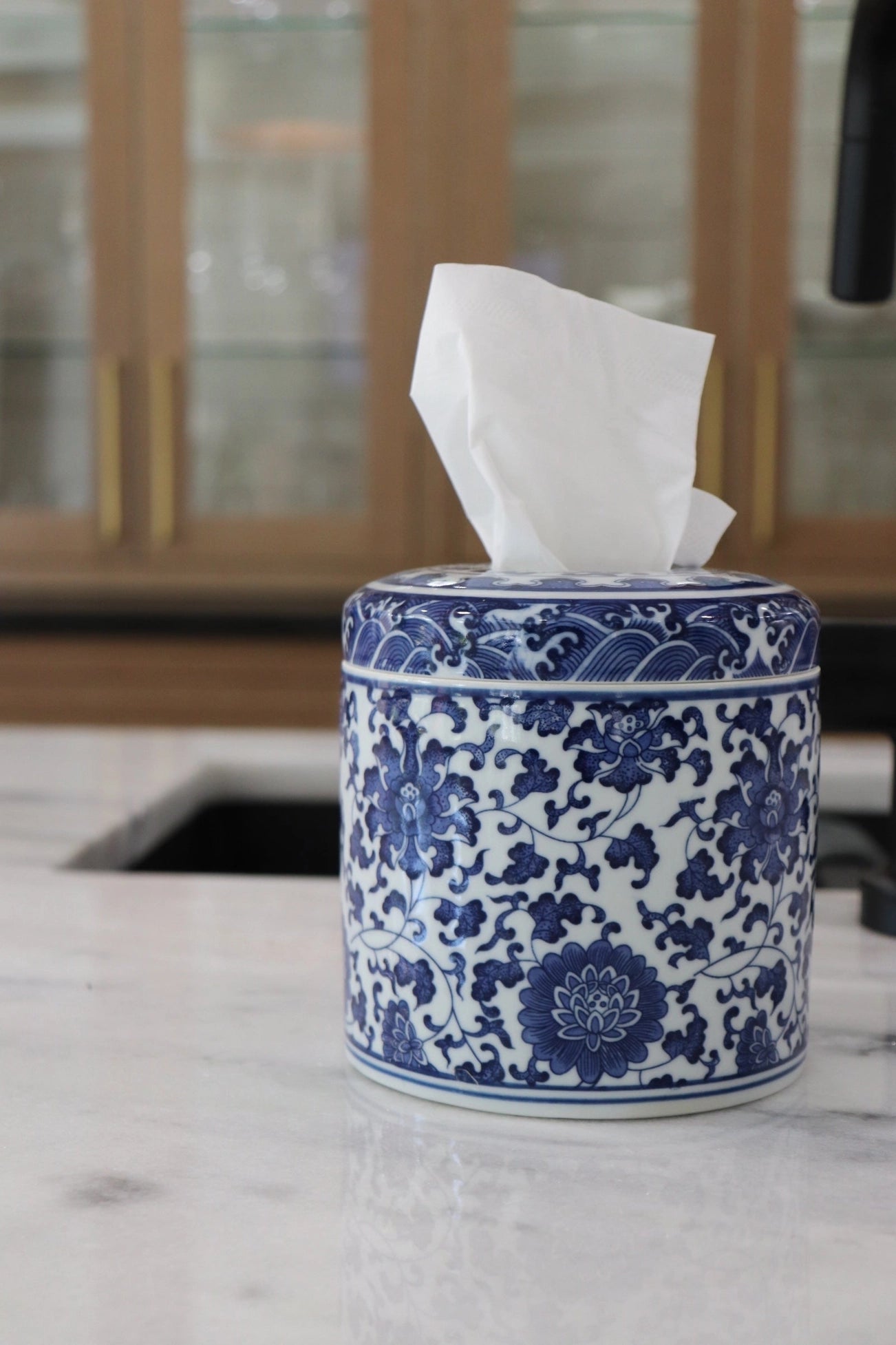 Marlo Tissue Holder