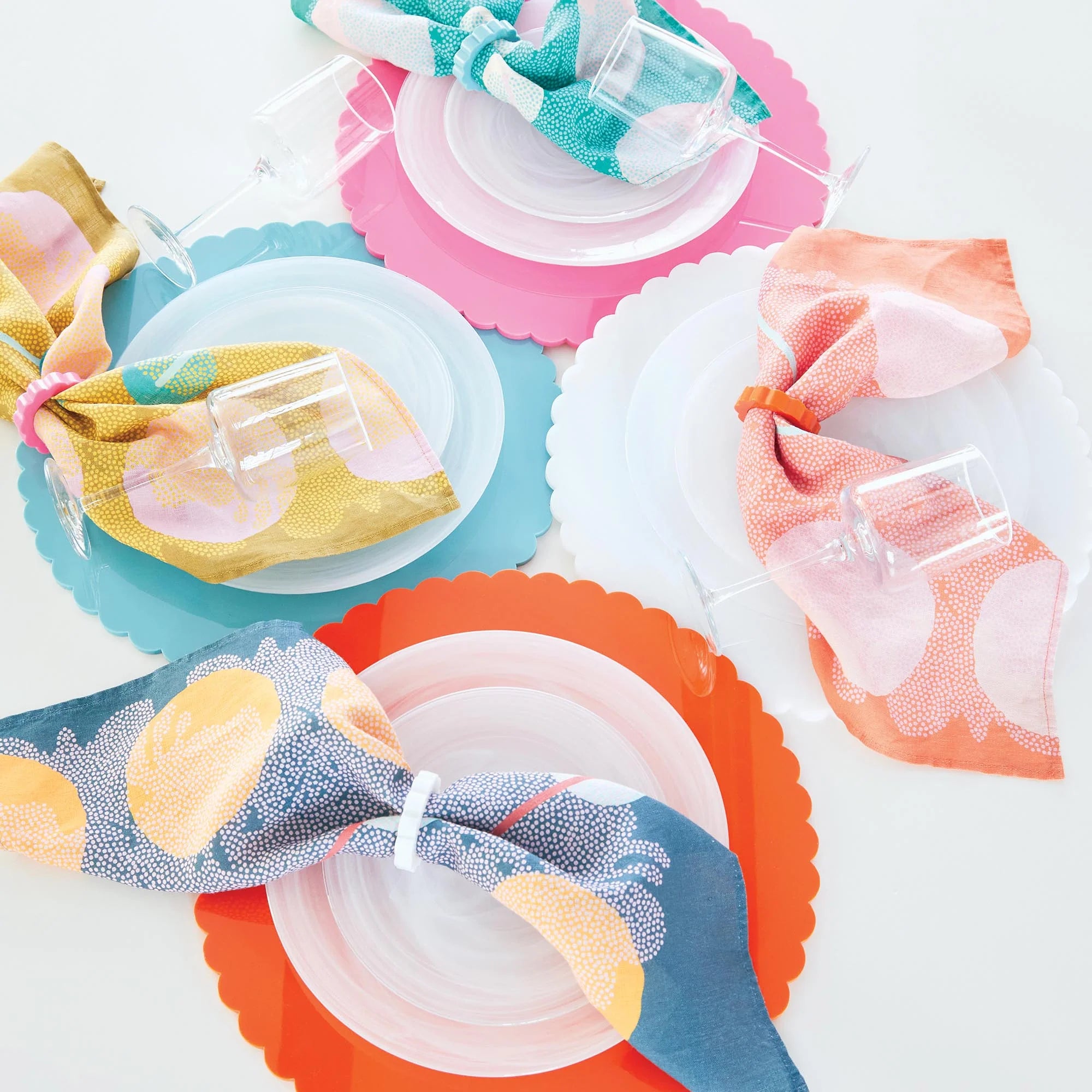 Scalloped Acrylic 15" Placemat