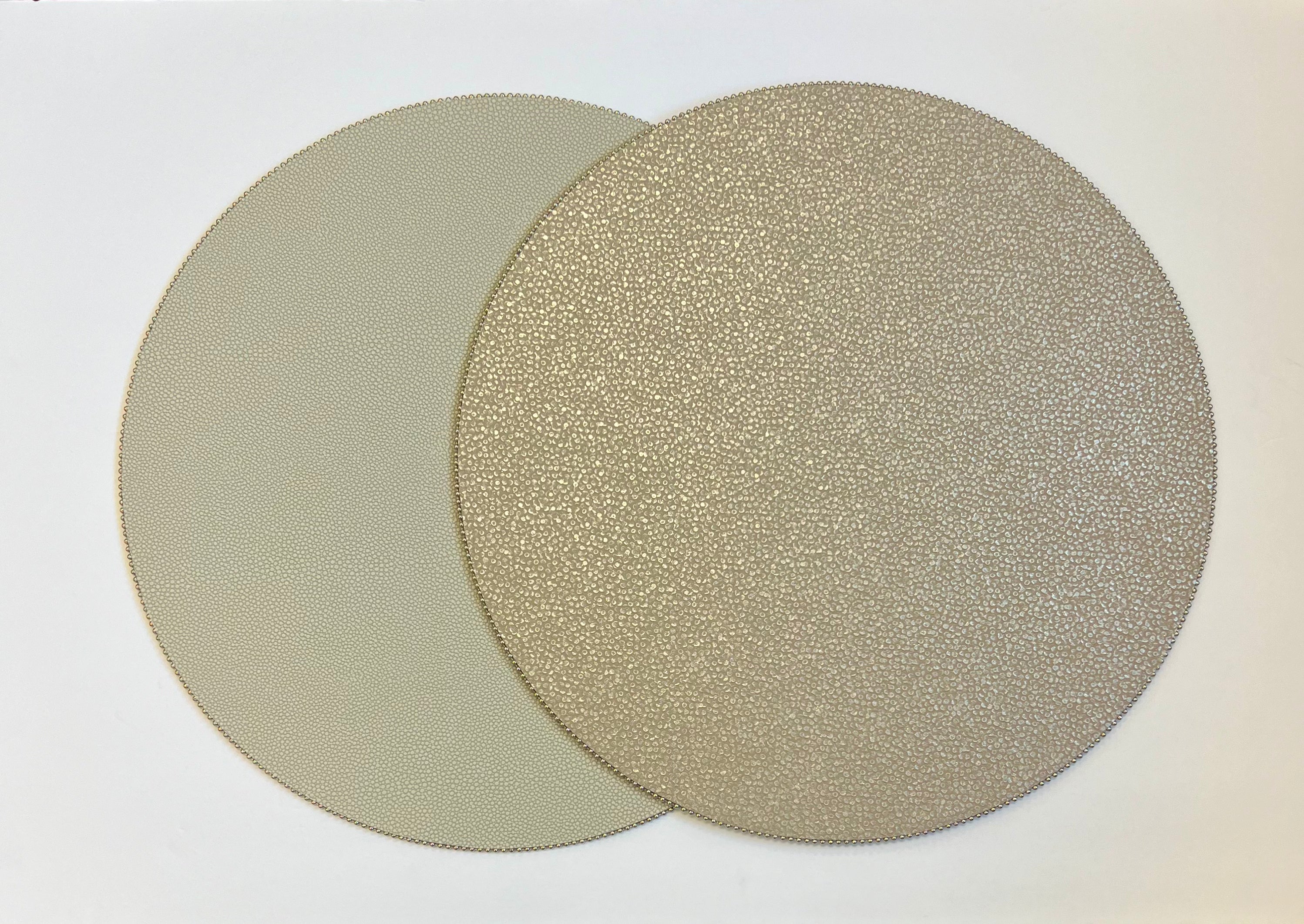 Shagreen Oatmeal/Lactea Field Reversible Round Placemat