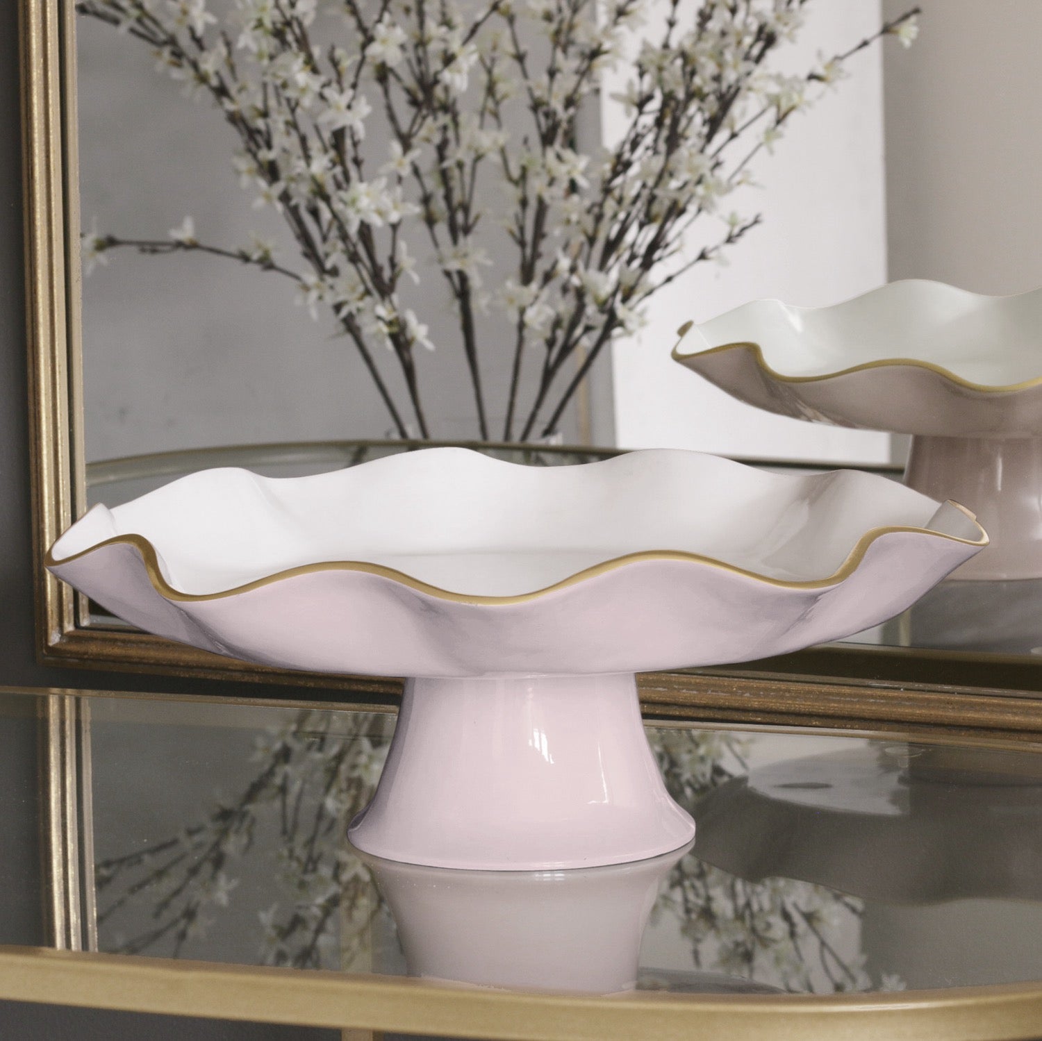 ENCANTO Carola Pedestal Cake Plate (Camellia and White)