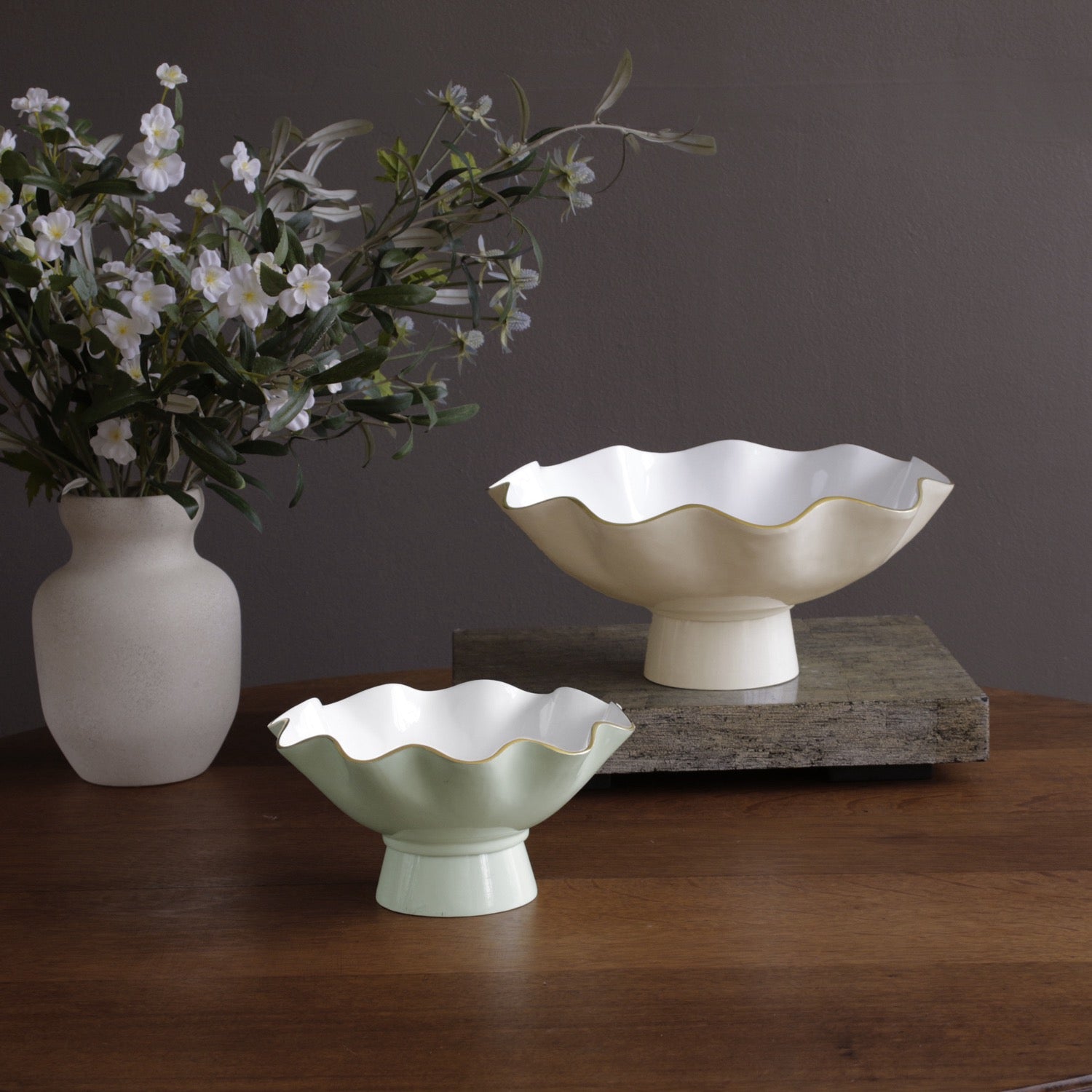 ENCANTO Carola Large Pedestal (Cream and White)