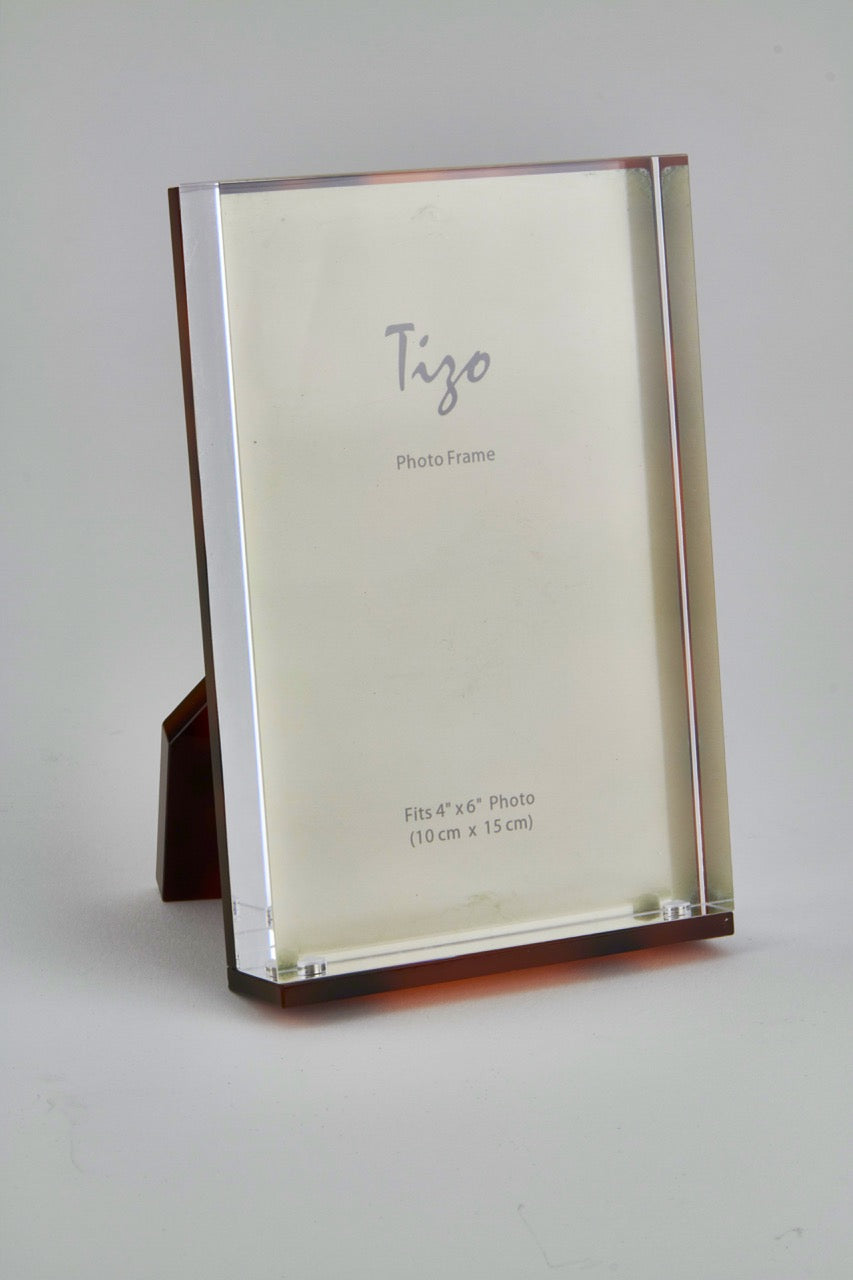 Tizo photo frame on a light gray background
