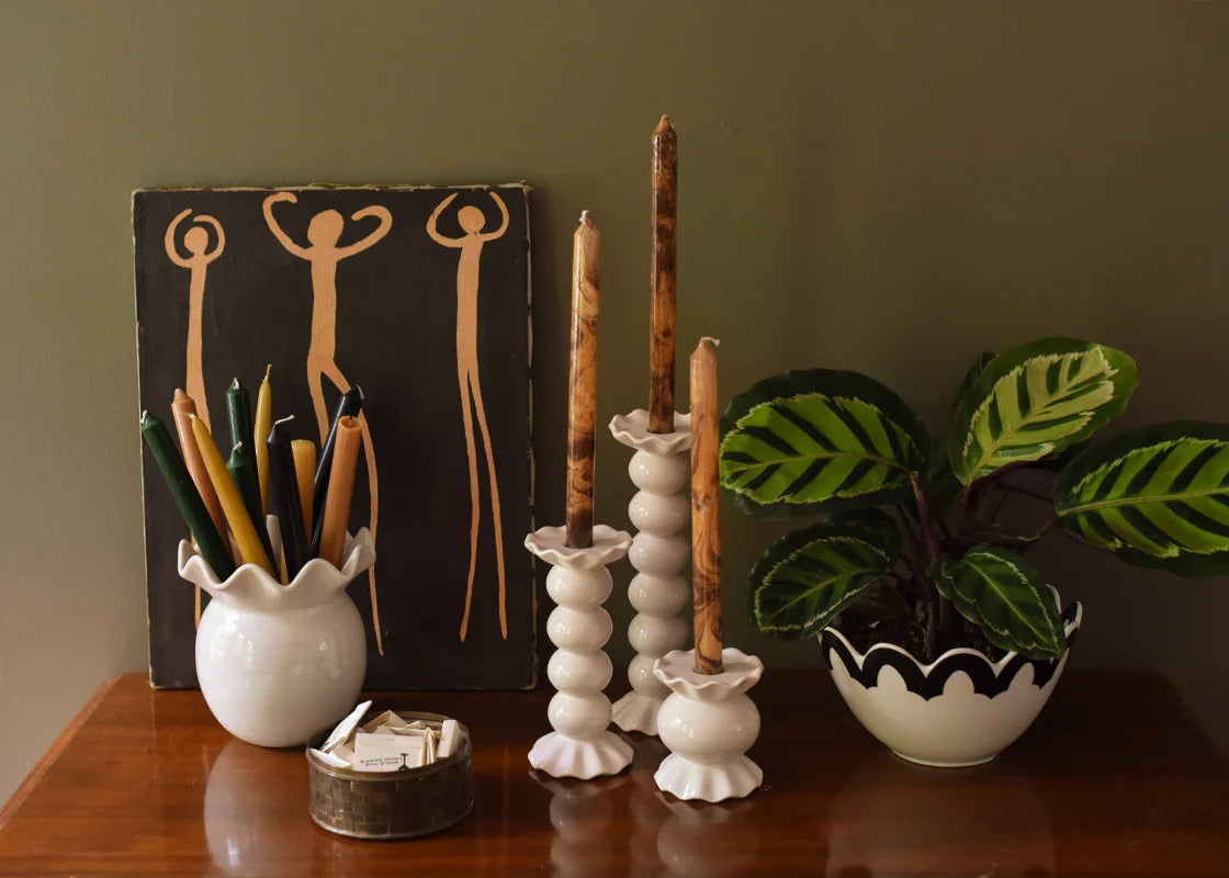 SIGNATURE WHITE MEDIUM RUFFLE KNOBBED CANDLE HOLDER