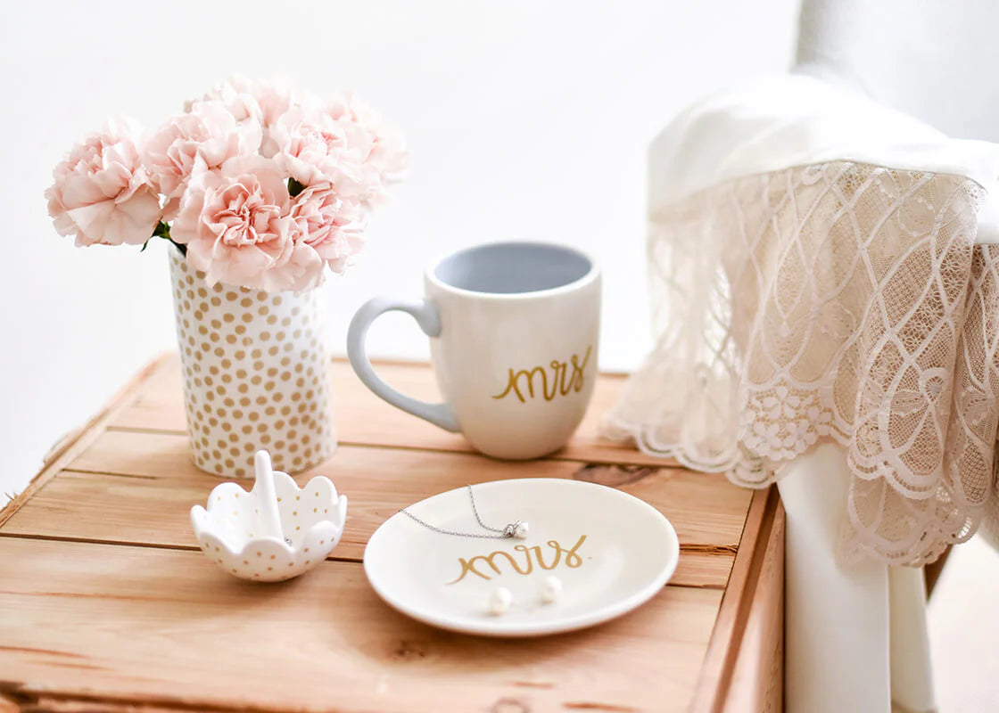 GOLD SWISS DOT SCALLOP RING DISH