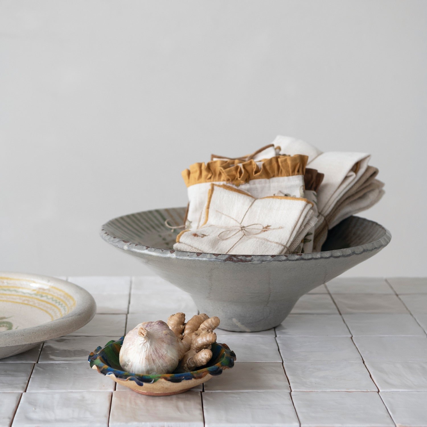 Ruffled Glaze Scalloped Bowl